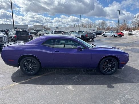 Used 2019 Dodge Challenger SXT w/ Driver Convenience Group image 2