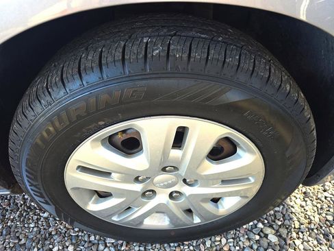 Used 2018 Dodge Grand Caravan SE w/ UConnect Hands-Free Group image 37