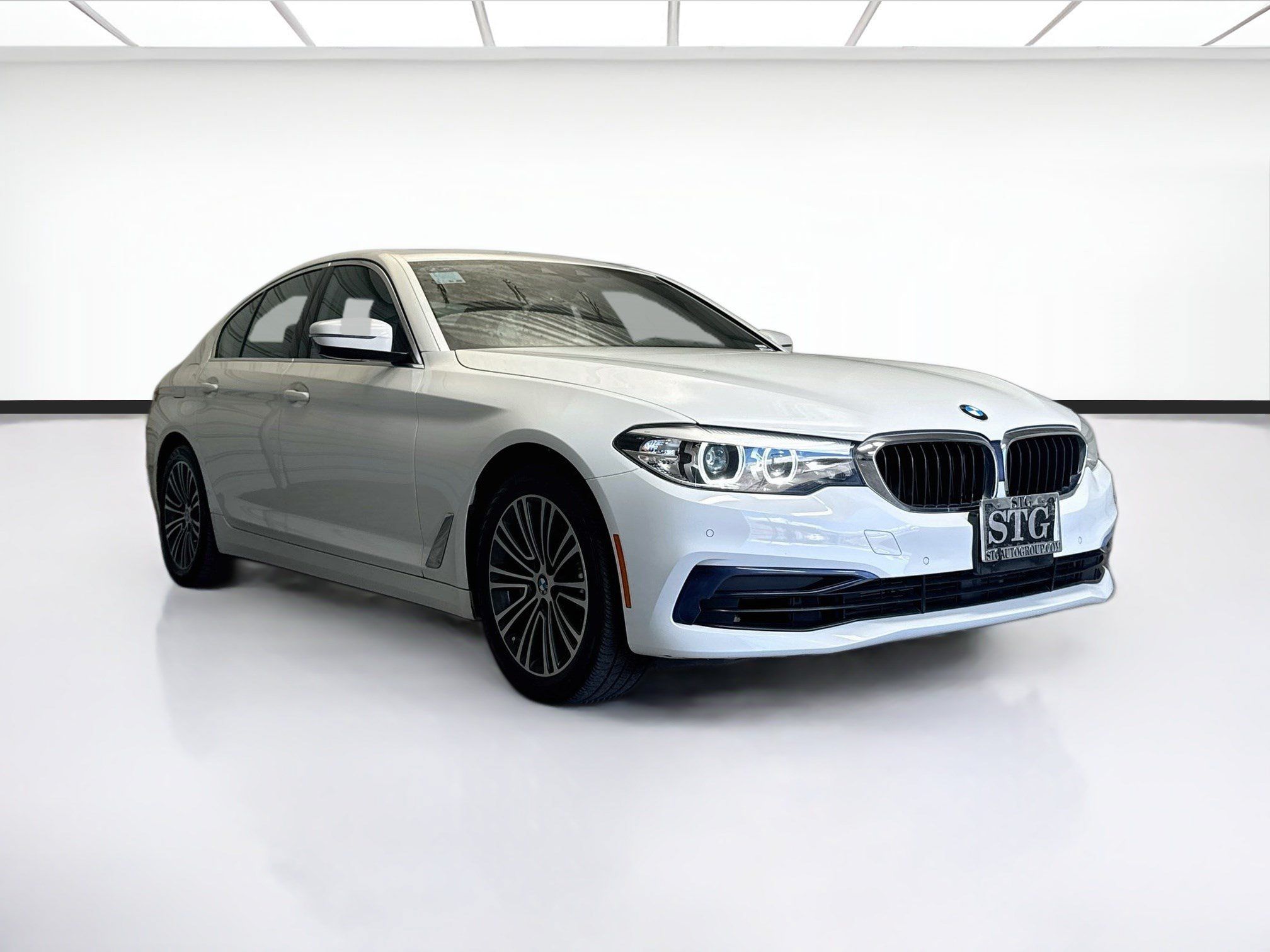 Used 2020 BMW 530e w/ Convenience Package RWD image 3