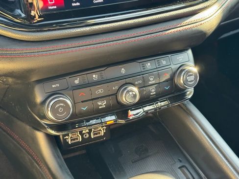 Used 2024 Dodge Durango R/T image 40