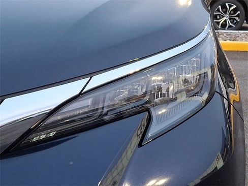 Used 2024 Toyota Sienna XLE image 14