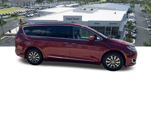 Certified 2019 Chrysler Pacifica Touring-L Plus image 12