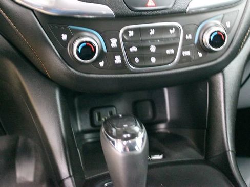 Used 2018 Chevrolet Equinox Premier AWD/4WD image 19