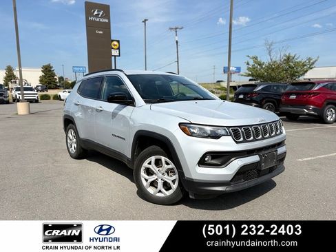 Used 2024 Jeep Compass Latitude AWD/4WD image 1
