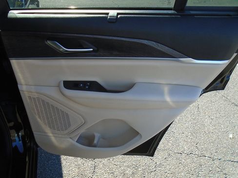 Certified 2024 Jeep Grand Cherokee Limited w/ Luxury Tech Group II image 9