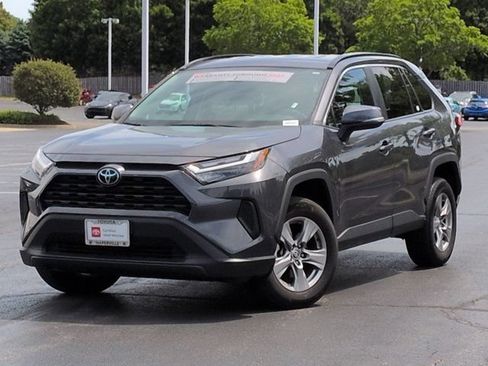 Used 2025 Toyota RAV4 XLE AWD/4WD image 2