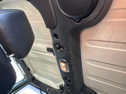 Used 2014 Jeep Wrangler Unlimited Rubicon w/ Connectivity Group AWD/4WD image 14