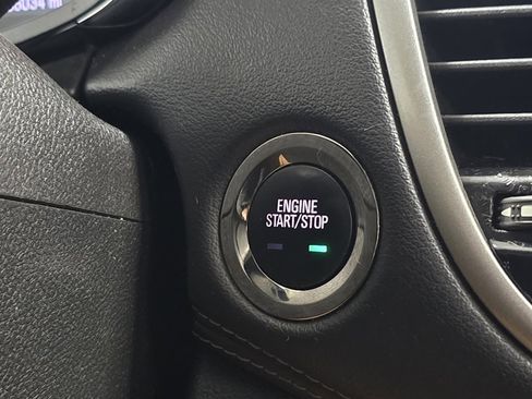 Used 2020 Chevrolet Trax LT w/ LT Convenience Package image 32