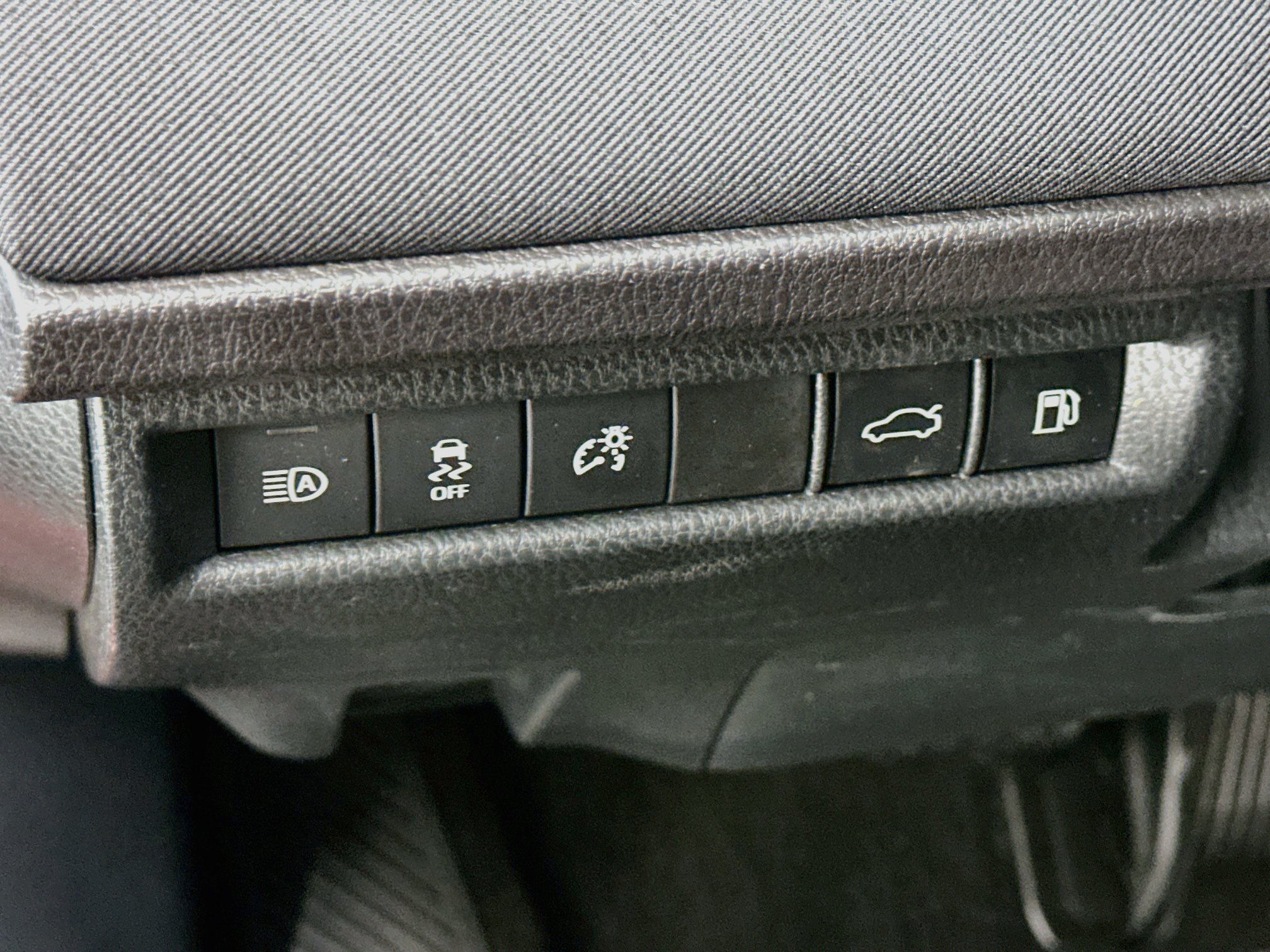 Used 2025 Toyota Camry LE FWD image 17