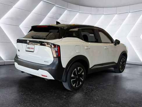 Used 2025 Nissan Kicks SV AWD/4WD image 4
