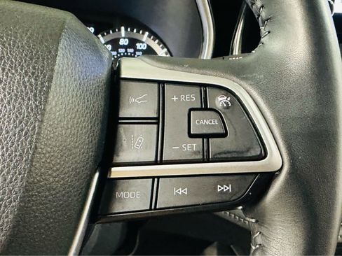 Used 2023 Toyota Highlander XLE image 17