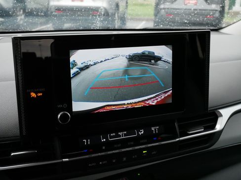 Certified 2025 Toyota Sienna LE FWD image 30