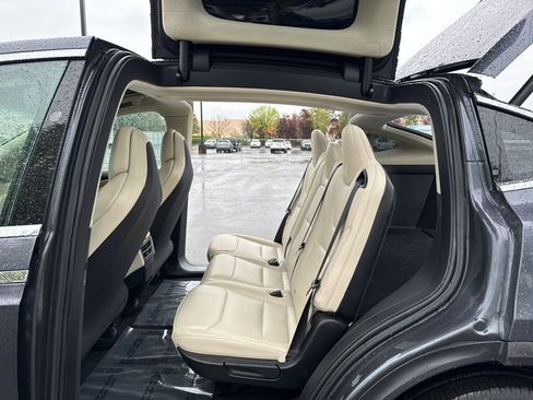 Used 2019 Tesla Model X AWD/4WD image 18