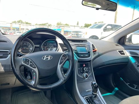 Used 2015 Hyundai Elantra SE w/ Option Group 03 FWD image 14