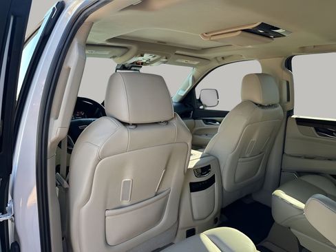 Used 2019 Cadillac Escalade Premium Luxury image 18