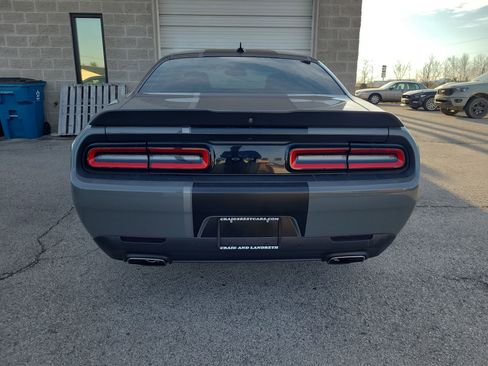 Used 2019 Dodge Challenger SXT image 4