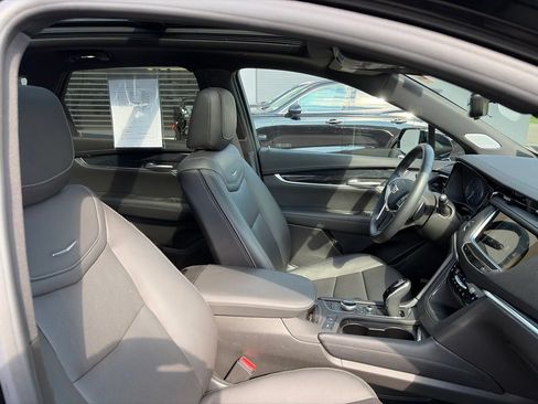 Used 2025 Cadillac XT5 Premium Luxury w/ Technology Package AWD/4WD image 9