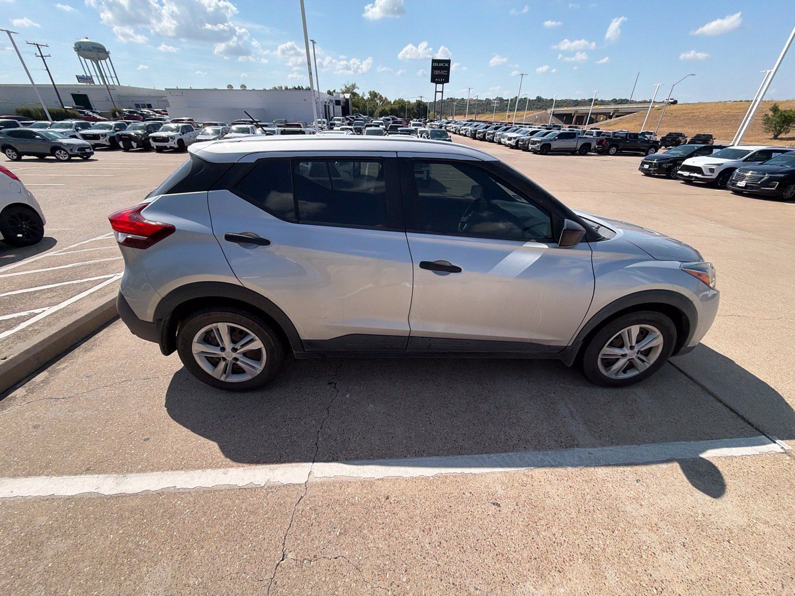 Used 2020 Nissan Kicks S FWD image 17