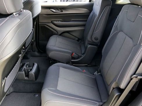 New 2025 Jeep Grand Cherokee L Laredo image 18