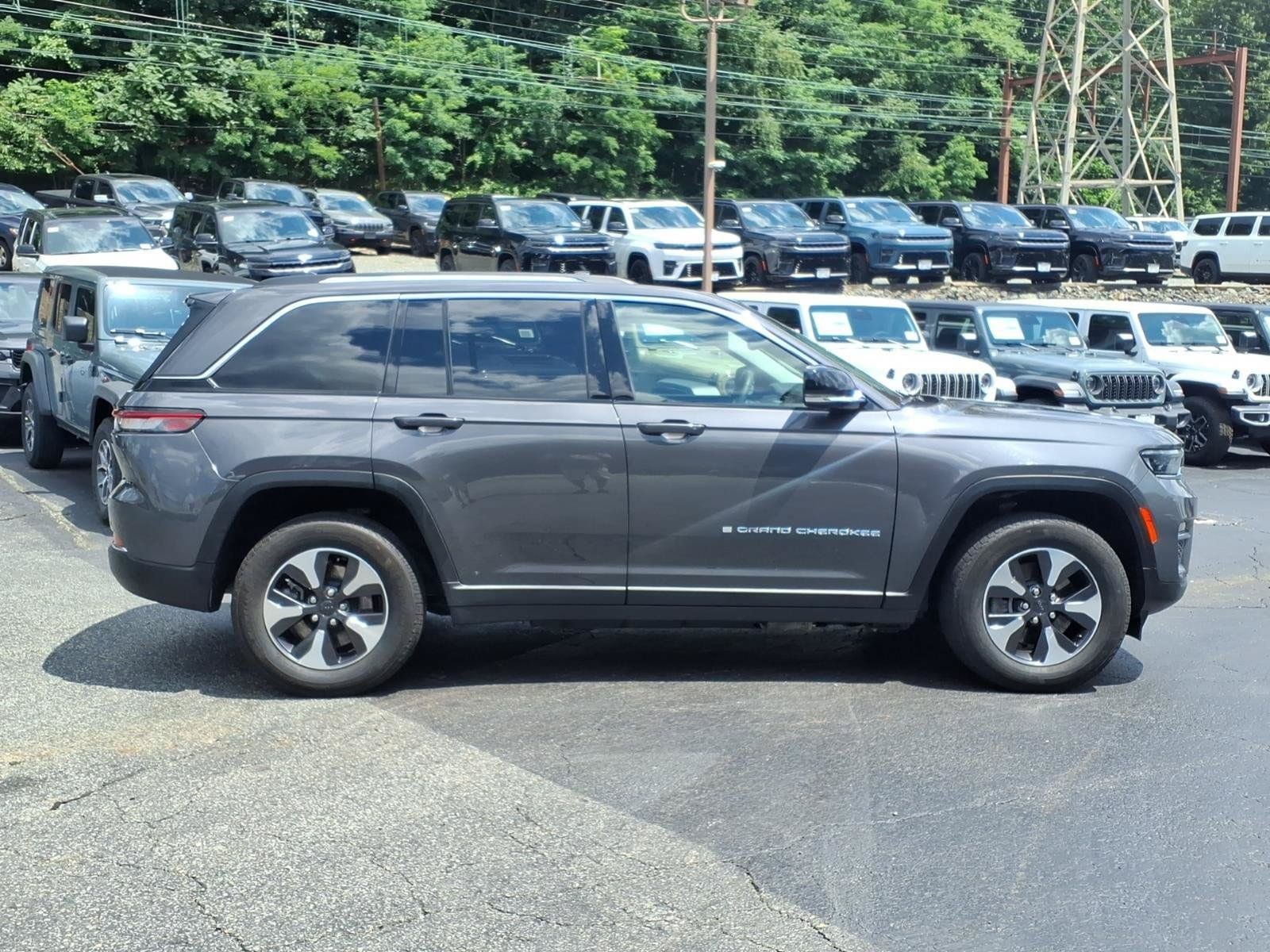 Used 2023 Jeep Grand Cherokee 4WD 4xe image 4