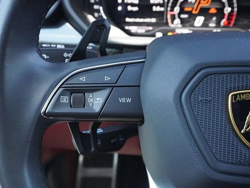 Used 2022 Lamborghini Urus AWD/4WD image 46