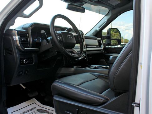 Used 2025 Ford F250 Lariat AWD/4WD image 21