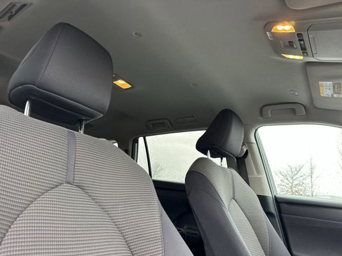 Used 2024 Toyota Highlander LE image 17