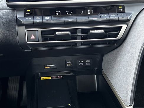 Used 2025 Toyota Camry LE image 15