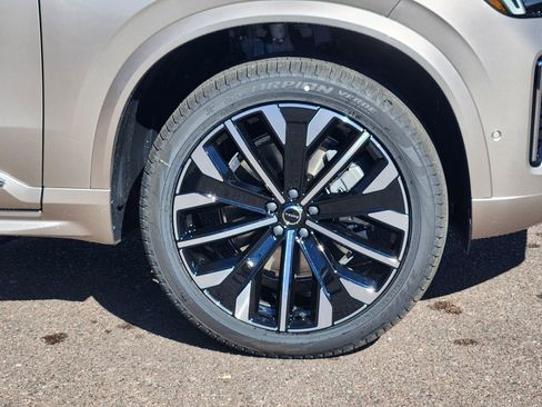 New 2026 Volvo XC90 B5 Plus w/ Protection Package Premier image 29