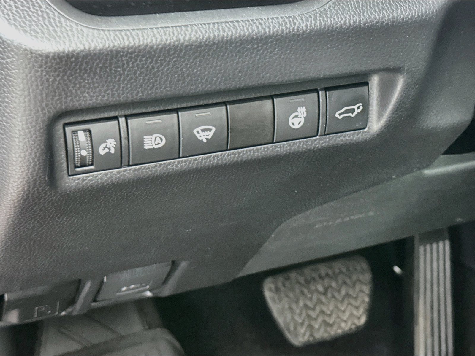 Certified 2022 Toyota RAV4 XLE w/ Convenience Package AWD/4WD image 10