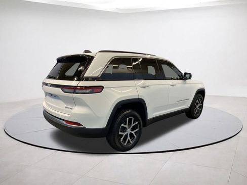 Certified 2024 Jeep Grand Cherokee Limited w/ Luxury Tech Group II image 6