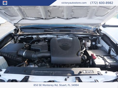 Used 2018 Toyota Tacoma SR5 RWD image 25