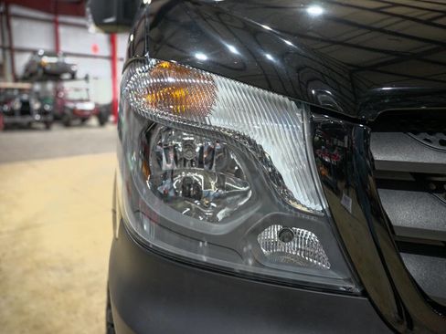 Used 2016 Freightliner Sprinter 2500 image 33