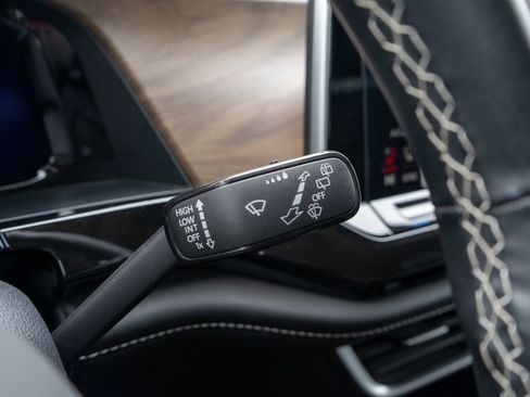 Used 2025 Volkswagen Atlas SE image 27