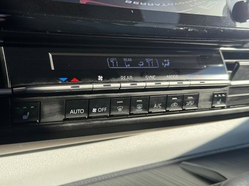 Used 2023 Toyota Sienna XSE image 21