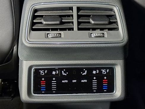 Used 2022 Audi e-tron Premium w/ Convenience Plus Package image 28