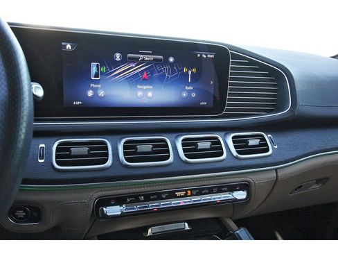 Used 2024 Mercedes-Benz GLS 450 4MATIC image 9