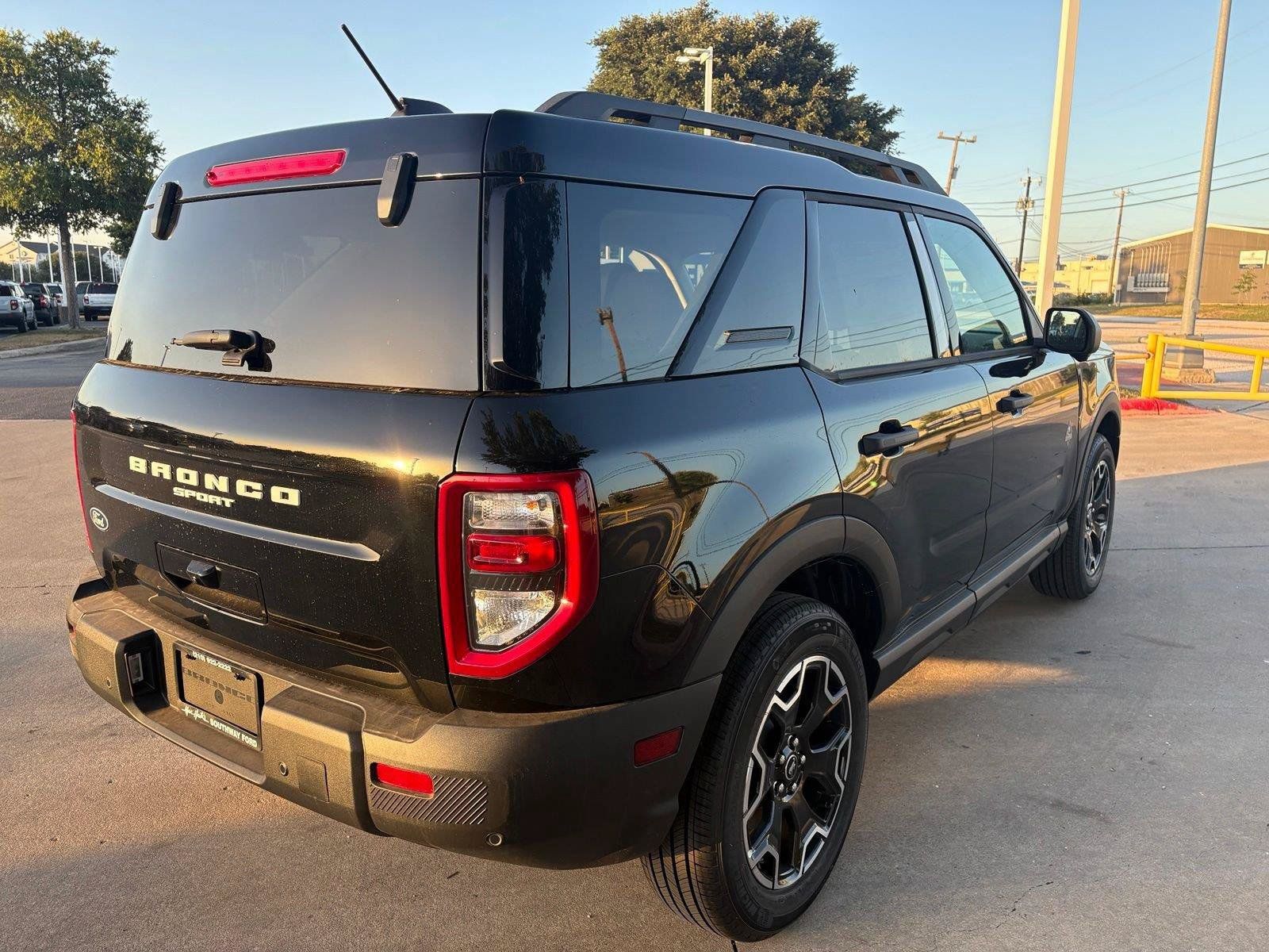 New 2026 Ford Bronco Sport Outer Banks w/ Outer Banks Tech Package+ AWD/4WD image 3