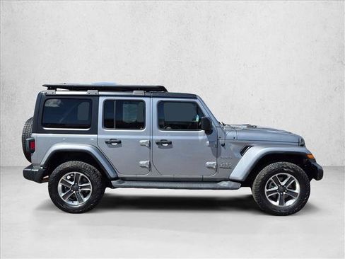 Used 2019 Jeep Wrangler Unlimited Sahara AWD/4WD image 4