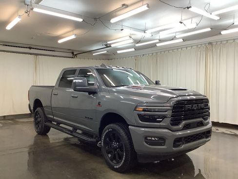 New 2026 RAM 2500 Laramie AWD/4WD image 3