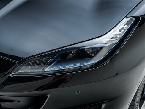 Used 2019 Ferrari Portofino RWD image 28