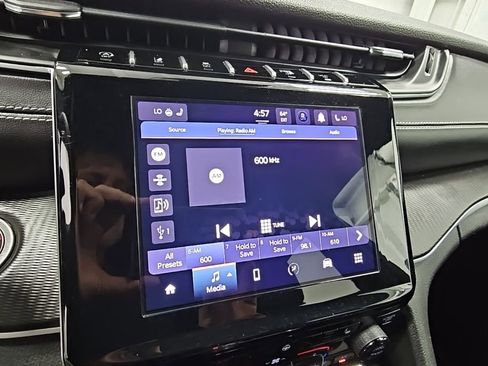 Used 2024 Jeep Grand Cherokee L Laredo image 15