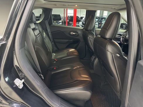 Used 2019 Jeep Cherokee Latitude Plus image 37