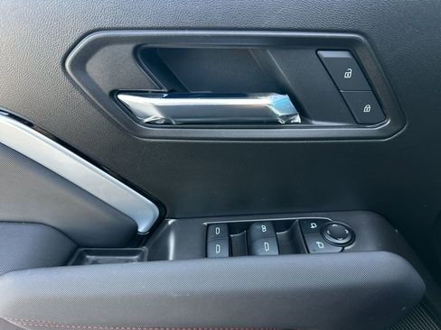 Used 2025 Chevrolet Colorado Z71 w/ Midnight Edition image 10