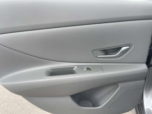 Used 2025 Hyundai Elantra Sport FWD image 19
