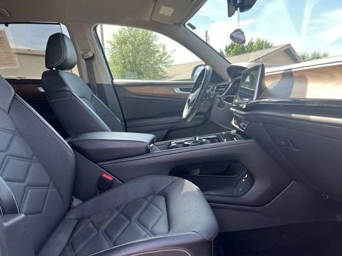 Used 2024 Volkswagen Atlas SE AWD/4WD image 22