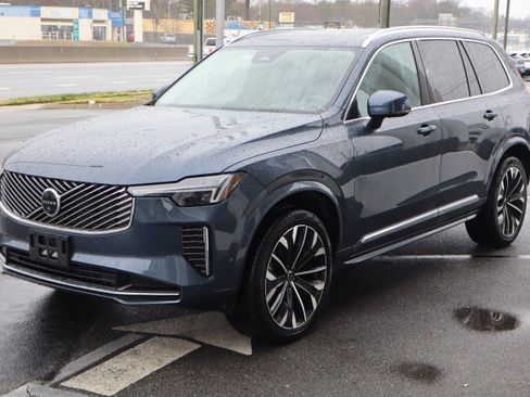 Certified 2025 Volvo XC90 B6 Plus image 5