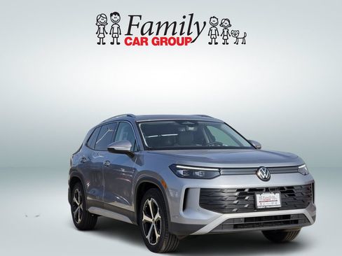 New 2026 Volkswagen Tiguan SE FWD image 2