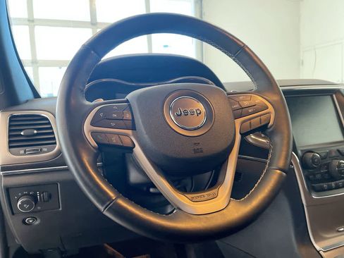 Used 2017 Jeep Grand Cherokee Limited image 14
