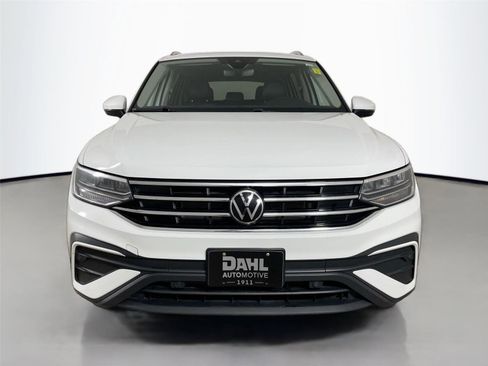 Used 2024 Volkswagen Tiguan SE AWD/4WD image 3